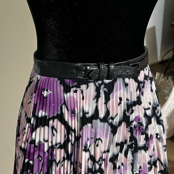 BCBG Generation dark violet mini skirt, size 0 - Picture 2 of 4